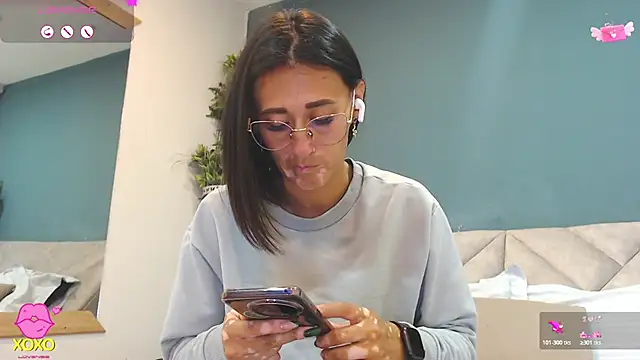Snapshot of SharisWillian chatting on April 23, 3:41 am SharisWillian online show from April 23, 3:41 am