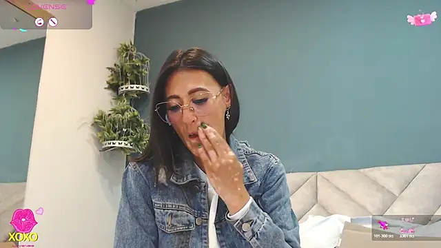 Snapshot of SharisWillian chatting on May 2, 4:50 am SharisWillian online show from May 2, 4:50 am