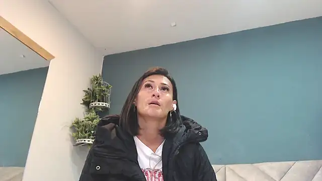 Snapshot of SharisWillian chatting on May 14, 3:46 am SharisWillian online show from May 14, 3:46 am