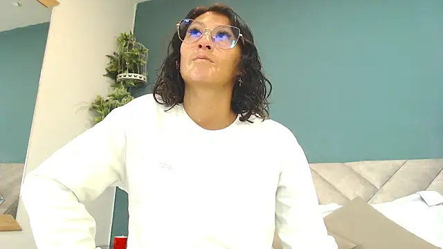 Snapshot of SharisWillian chatting on May 20, 3:34 am SharisWillian online show from May 20, 3:34 am