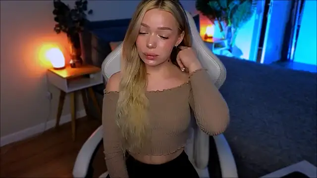 Lily Yin online show from April 10, 5:45 am