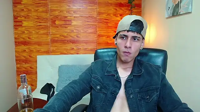 Snapshot of Bastiaan_28 chatting on December 4, 6:33 am Bastiaan 28 online show from December 4, 6:33 am