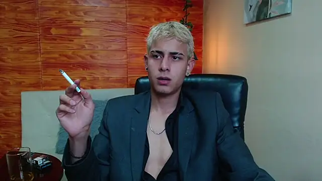 Snapshot of Bastiaan_28 chatting on December 12, 11:47 pm Bastiaan 28 online show from December 12, 11:47 pm