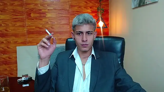 Snapshot of Bastiaan_28 chatting on December 17, 11:49 pm Bastiaan 28 online show from December 17, 11:49 pm