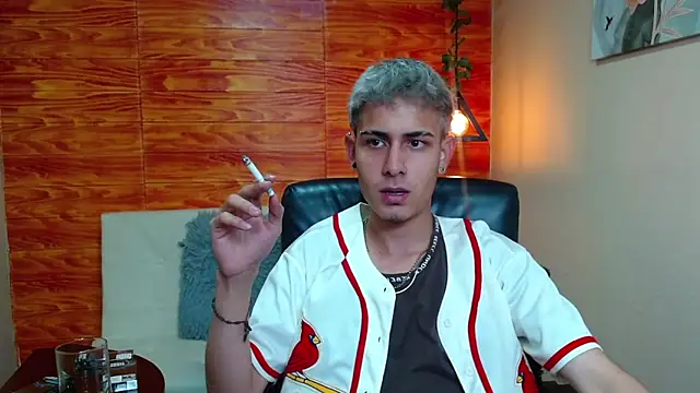 Snapshot of Bastiaan_28 chatting on December 20, 1:36 am Bastiaan 28 online show from December 20, 1:36 am