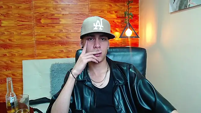 Snapshot of Bastiaan_28 chatting on December 24, 5:16 am Bastiaan 28 online show from December 24, 5:16 am