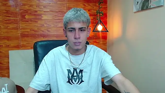 Snapshot of Bastiaan_28 chatting on December 25, 12:05 am Bastiaan 28 online show from December 25, 12:05 am