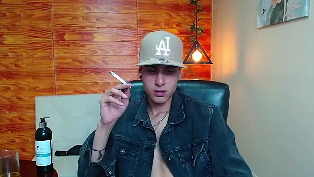 Snapshot of Bastiaan_28 chatting on January 4, 11:43 am Bastiaan 28 online show from January 4, 11:43 am