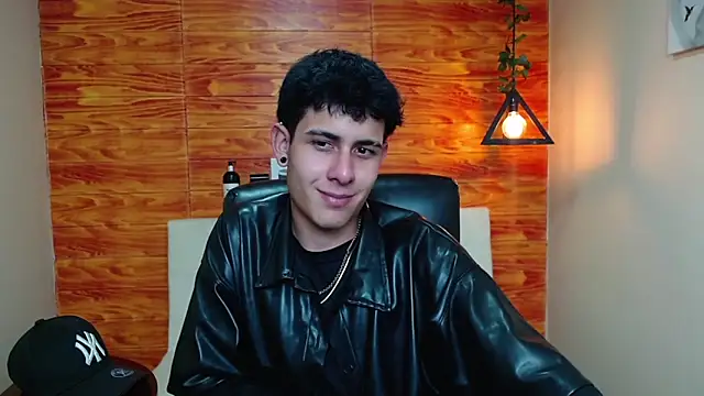 Snapshot of Bastiaan_28 chatting on January 10, 6:53 am Bastiaan 28 online show from January 10, 6:53 am