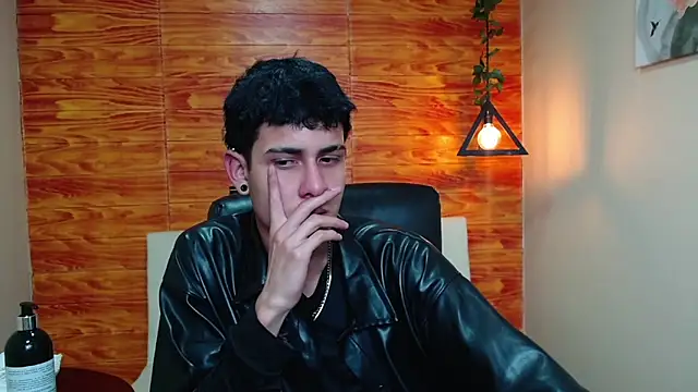 Snapshot of Bastiaan_28 chatting on January 10, 9:55 am Bastiaan 28 online show from January 10, 9:55 am