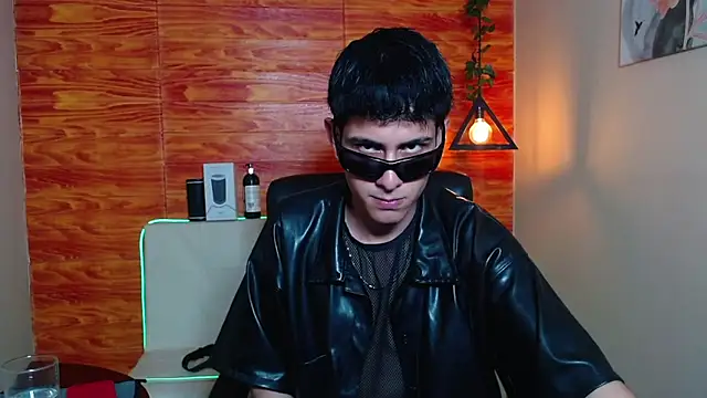 Snapshot of Bastiaan_28 chatting on January 22, 7:03 am Bastiaan 28 online show from January 22, 7:03 am