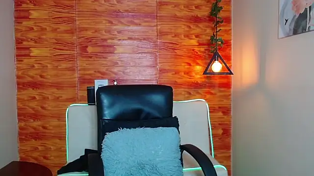 Snapshot of Bastiaan_28 chatting on January 22, 10:07 am Bastiaan 28 online show from January 22, 10:07 am