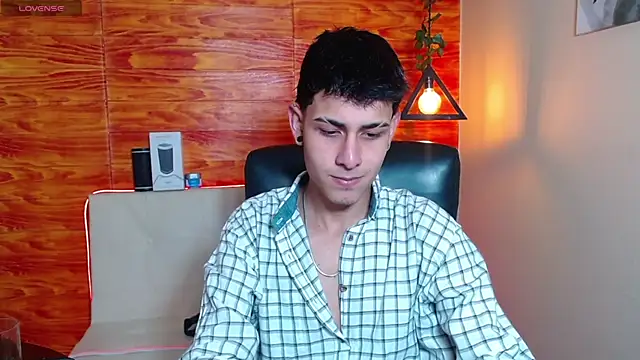 Snapshot of Bastiaan_28 chatting on January 25, 4:56 am Bastiaan 28 online show from January 25, 4:56 am