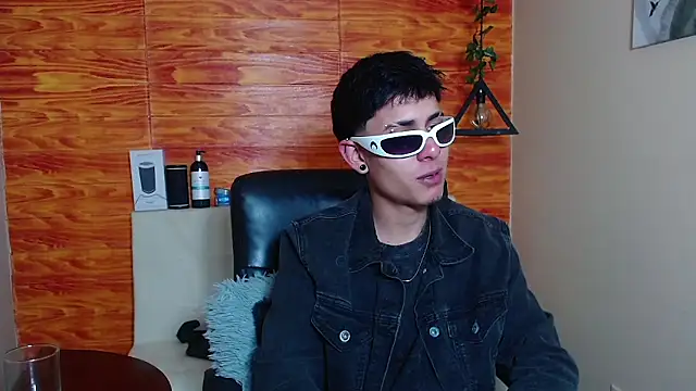 Snapshot of Bastiaan_28 chatting on February 6, 3:59 am Bastiaan 28 online show from February 6, 3:59 am