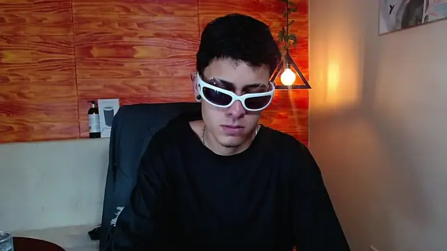 Snapshot of Bastiaan_28 chatting on February 7, 7:29 am Bastiaan 28 online show from February 7, 7:29 am