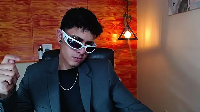 Snapshot of Bastiaan_28 chatting on February 7, 10:29 am Bastiaan 28 online show from February 7, 10:29 am