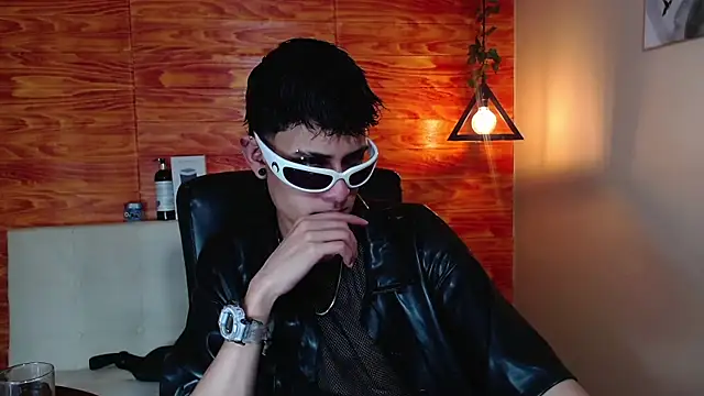 Snapshot of Bastiaan_28 chatting on February 8, 3:19 am Bastiaan 28 online show from February 8, 3:19 am