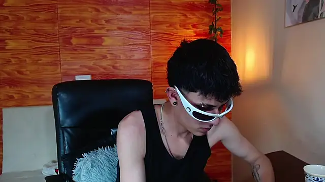 Snapshot of Bastiaan_28 chatting on February 9, 9:37 am Bastiaan 28 online show from February 9, 9:37 am