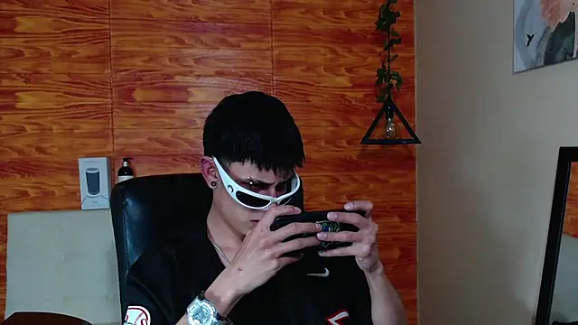 Snapshot of Bastiaan_28 chatting on February 12, 6:19 am Bastiaan 28 online show from February 12, 6:19 am