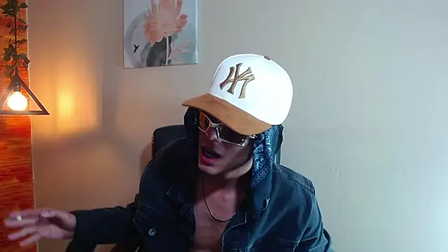 Snapshot of Bastiaan_28 chatting on February 14, 7:59 am Bastiaan 28 online show from February 14, 7:59 am