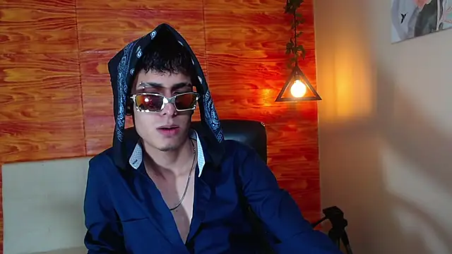 Snapshot of Bastiaan_28 chatting on February 18, 3:53 am Bastiaan 28 online show from February 18, 3:53 am