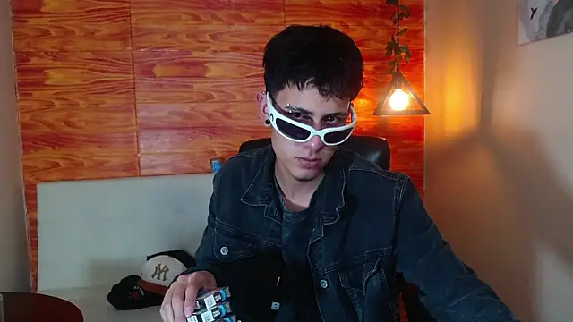 Snapshot of Bastiaan_28 chatting on March 3, 6:15 am Bastiaan 28 online show from March 3, 6:15 am