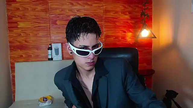 Snapshot of Bastiaan_28 chatting on March 4, 3:00 am Bastiaan 28 online show from March 4, 3:00 am