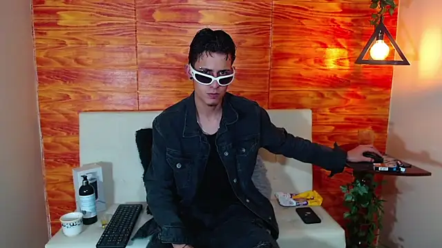 Snapshot of Bastiaan_28 chatting on March 7, 10:02 am Bastiaan 28 online show from March 7, 10:02 am