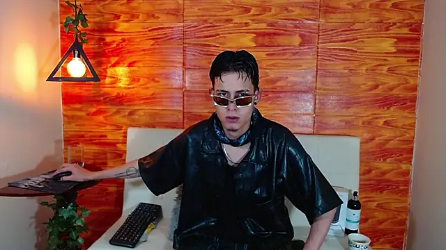 Snapshot of Bastiaan_28 chatting on March 8, 2:23 am Bastiaan 28 online show from March 8, 2:23 am