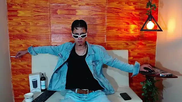 Snapshot of Bastiaan_28 chatting on March 9, 5:33 am Bastiaan 28 online show from March 9, 5:33 am