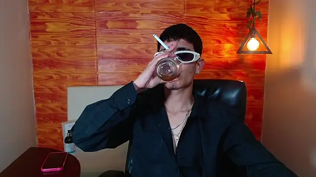 Snapshot of Bastiaan_28 chatting on March 14, 8:42 am Bastiaan 28 online show from March 14, 8:42 am