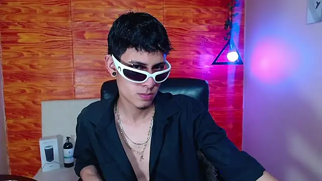 Snapshot of Bastiaan_28 chatting on March 20, 6:19 am Bastiaan 28 online show from March 20, 6:19 am