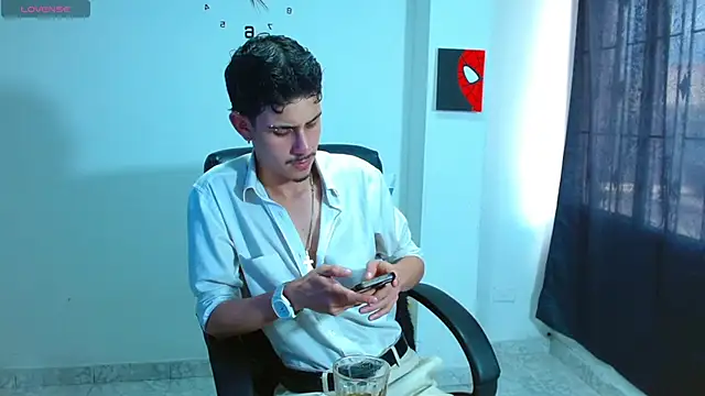 Snapshot of Bastiaan_28 chatting on September 20, 6:53 pm Bastiaan 28 online show from September 20, 6:53 pm