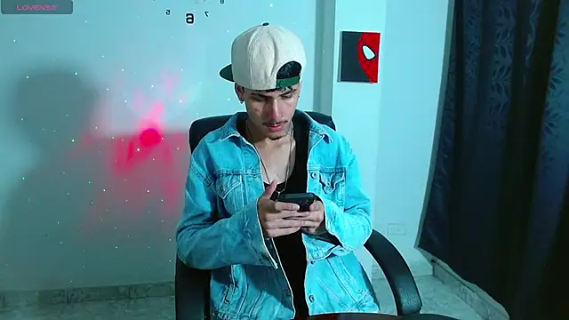 Snapshot of Bastiaan_28 chatting on October 10, 10:53 pm Bastiaan 28 online show from October 10, 10:53 pm