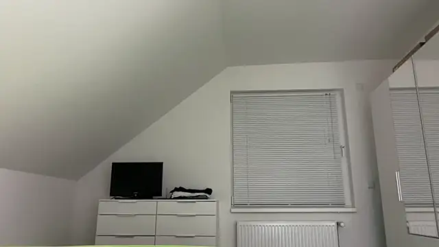 zxzx cam1 online show from February 28, 3:35 pm