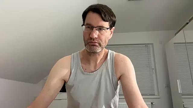 Snapshot of zxzx_cam1 chatting on May 12, 7:16 am zxzx cam1 online show from May 12, 7:16 am