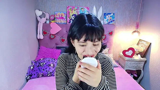 Snapshot of charlottemoonxz chatting on February 15, 6:59 pm charlottemoonxz online show from February 15, 6:59 pm