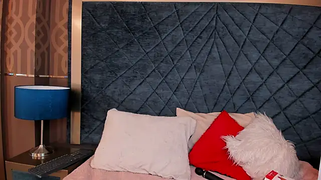 AdelaineBest online show from February 4, 10:32 am