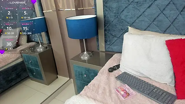 AdelaineBest online show from February 8, 3:52 am