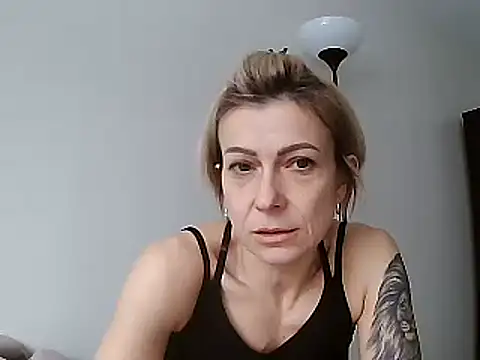 Snapshot of anechka1 chatting on January 13, 7:42 pm anechka1 online show from January 13, 7:42 pm