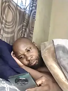 Snapshot of Stallion100 chatting on December 19, 3:40 am Stallion100 online show from December 19, 3:40 am