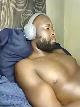 Snapshot of Stallion100 chatting on December 22, 2:39 am Stallion100 online show from December 22, 2:39 am