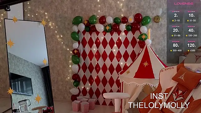 Snapshot of LolyMolli chatting on October 29, 11:01 am LolyMolli online show from October 29, 11:01 am