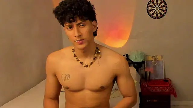 Snapshot of Ivano_joness chatting on February 12, 12:55 pm Ivano joness online show from February 12, 12:55 pm