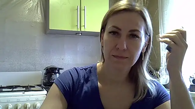 Snapshot of AshleyXHoney chatting on December 5, 6:54 am AshleyXHoney online show from December 5, 6:54 am
