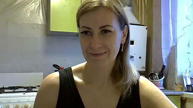 Snapshot of AshleyXHoney chatting on December 12, 6:03 am AshleyXHoney online show from December 12, 6:03 am