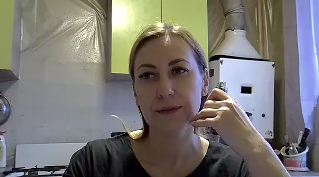 Snapshot of AshleyXHoney chatting on December 13, 12:39 pm AshleyXHoney online show from December 13, 12:39 pm