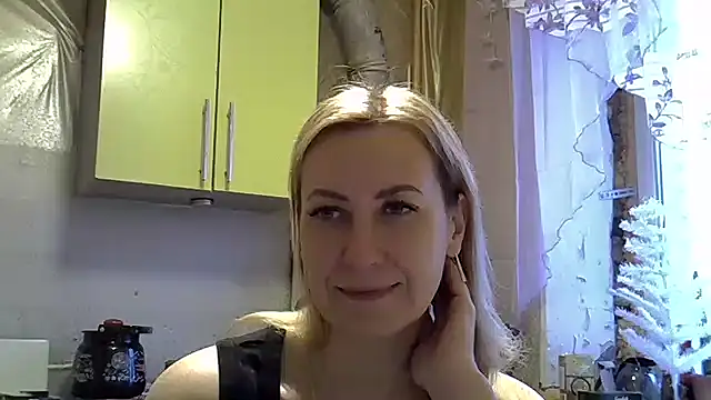Snapshot of AshleyXHoney chatting on December 23, 6:22 am AshleyXHoney online show from December 23, 6:22 am
