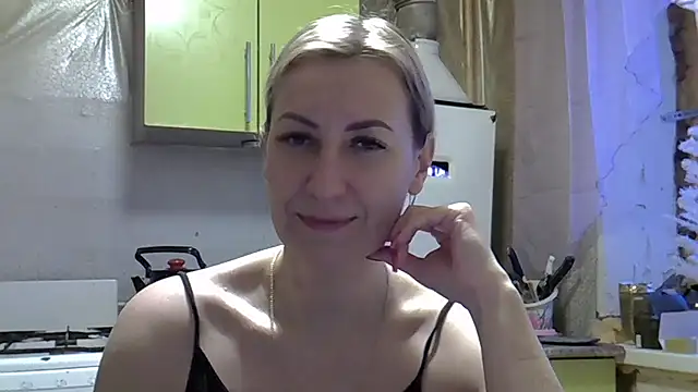 Snapshot of AshleyXHoney chatting on December 25, 5:48 am AshleyXHoney online show from December 25, 5:48 am