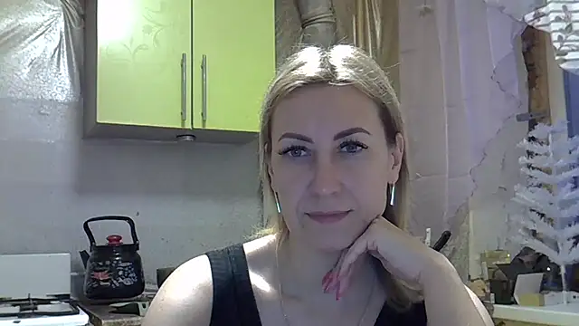 Snapshot of AshleyXHoney chatting on December 26, 5:26 am AshleyXHoney online show from December 26, 5:26 am